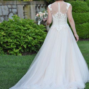 Justin Alexander WEDDING DRESS  Size 4.  Bojo Vintage.  Cream/Blush Tulle Skirt